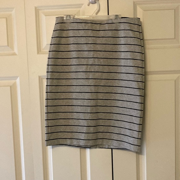 Banana Republic women’s skirt grey with black stripes small nwt stretch - Picture 1 of 6